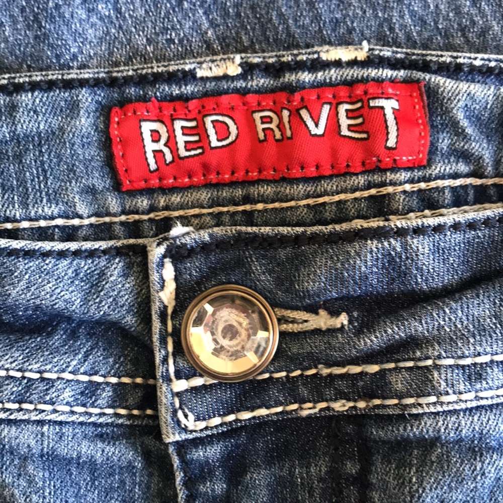 Red Rivet Distressed Cropped Jeans - Picture 3 of 16